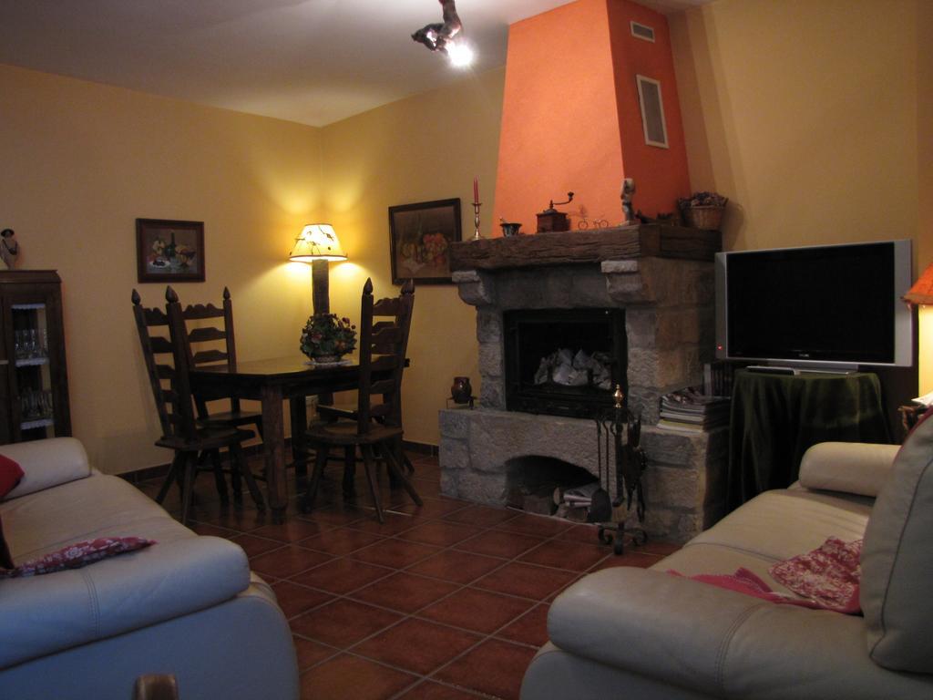 Hostal Rural Huartearena Iza Exterior photo